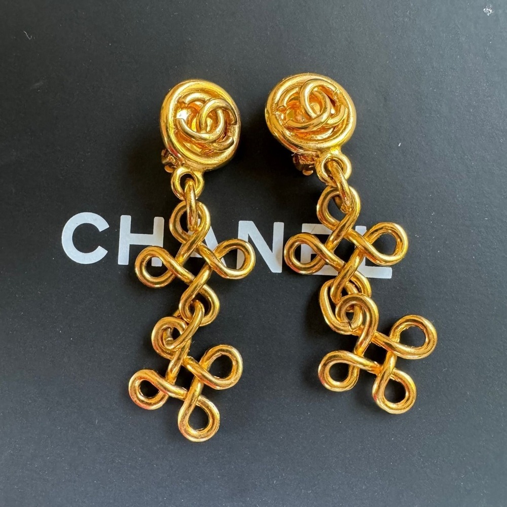 Chanel‎ Vintage 93P Gold CC Logo Knotted Chain Dangle Clip On Earrings 2930